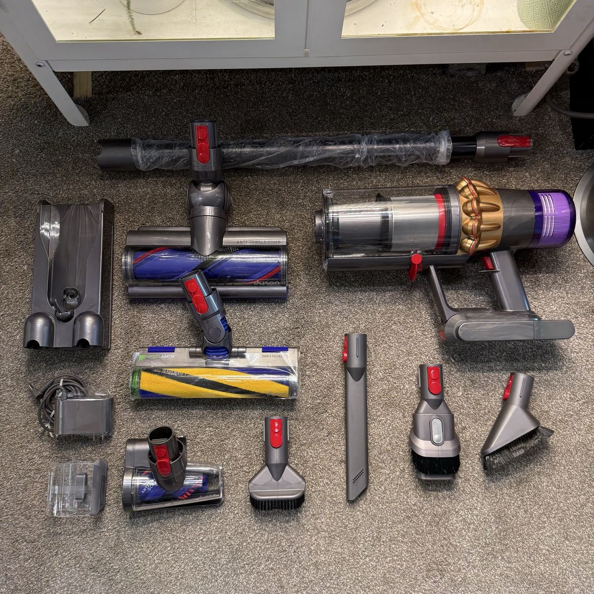 BRAND NEW Dyson v15 detect vacuum