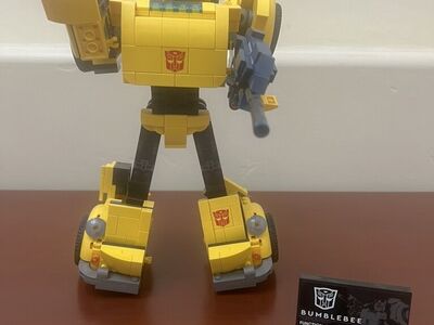 LEGO Icons Transformers Bumblebee (Set 10338)