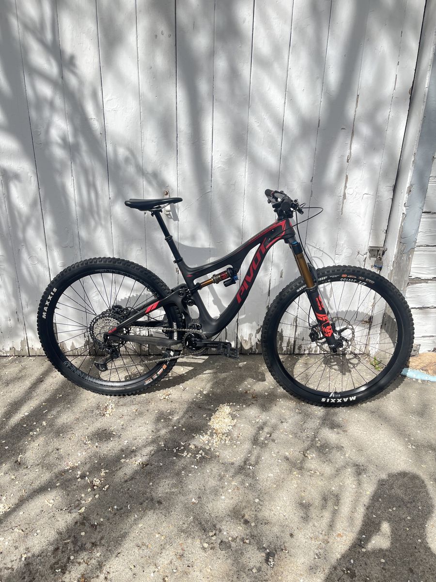 2019 Pivot Switchblade - Size Small