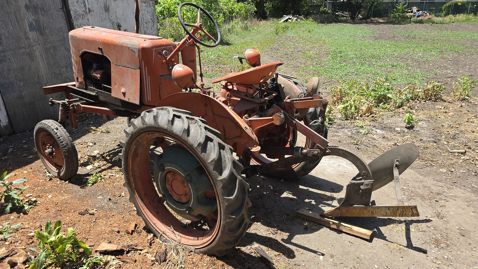 Vintage Earthmaster tractor forsale 