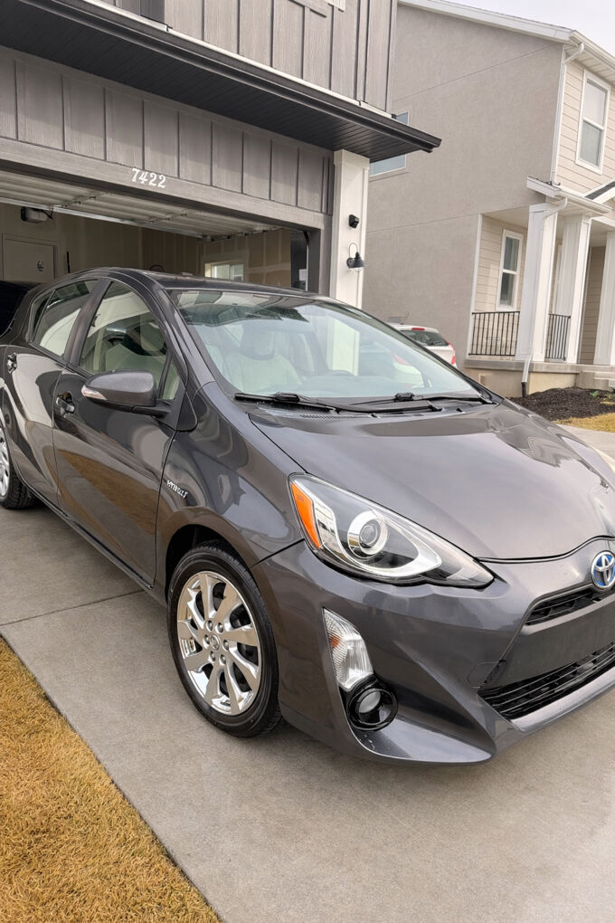 2016 TOYOTA PRIUS C L