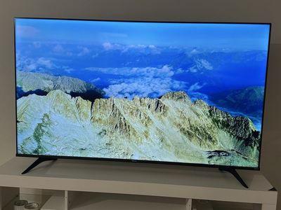 65” Hisense Roku 4K UHD Smart TV – Dolby Vision HDR – Excellent Condition