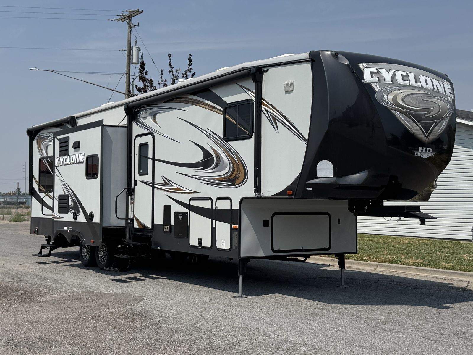 2013 Heartland Cyclone 3110 HD Edition Toyhauler 