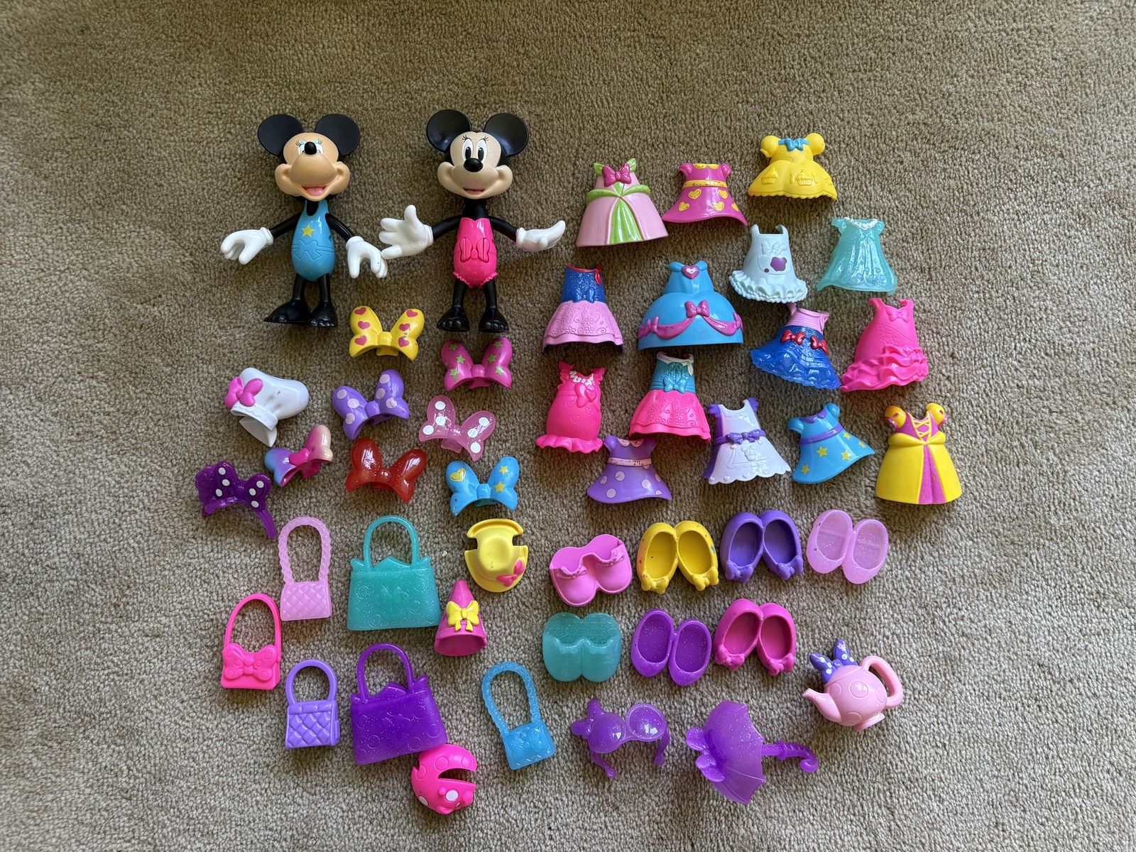 Set of Minnie Mouse Dolls and Accessories