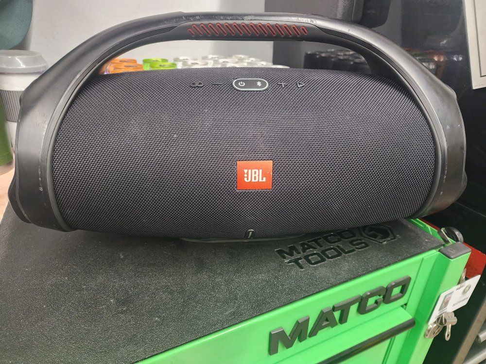 JBL boombox 2