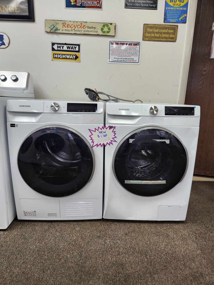 BEAUTIFUL SAMSUNG 24INCH FRONTLOAD WASHER AND ELECTRIC DRYER SET! W-WARRANTY