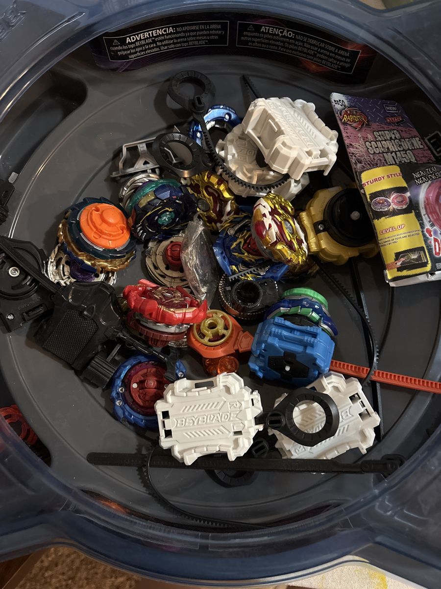 Beyblades & Arena
