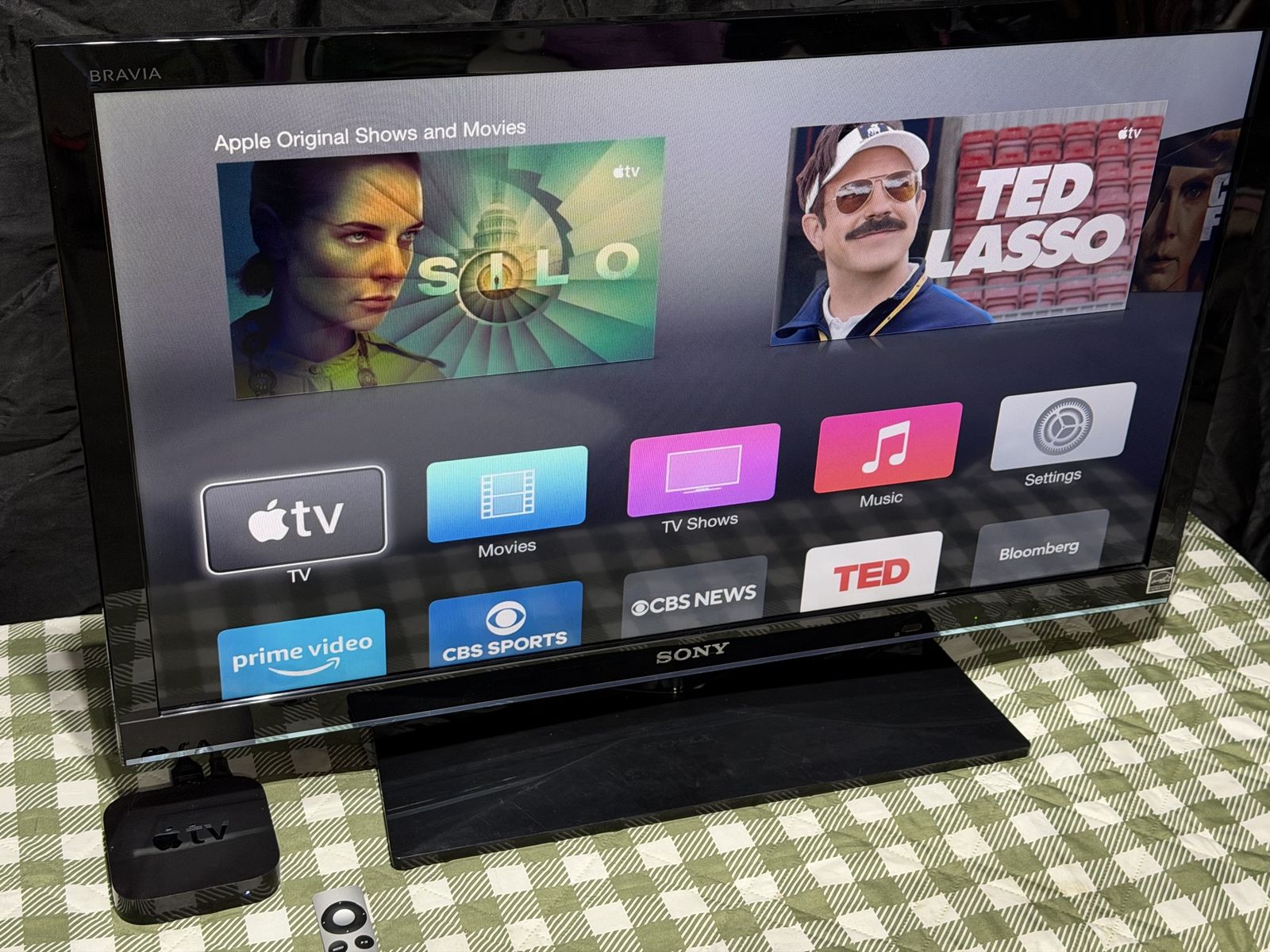 Sony 32” LED 720p HDTV + Apple TV 3rd Gen – Excellent Condition