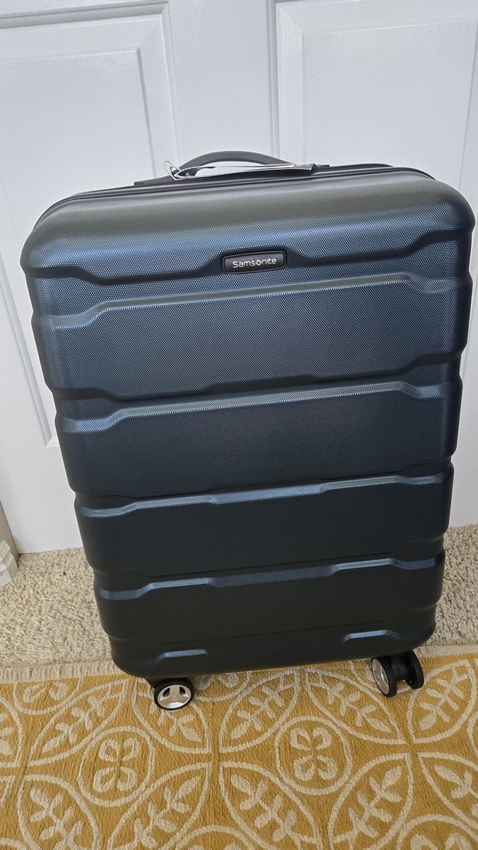Samsonite Omni PC 24" 4-Wheel Hardshell Medium Luggage - Teal Color