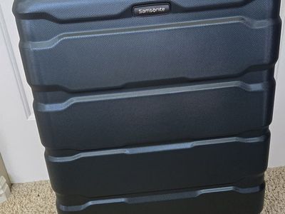Samsonite Omni PC 24" 4-Wheel Hardshell Medium Luggage - Teal Color