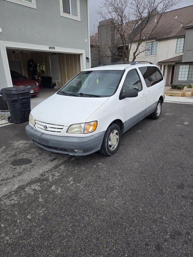 2001 TOYOTA SIENNA