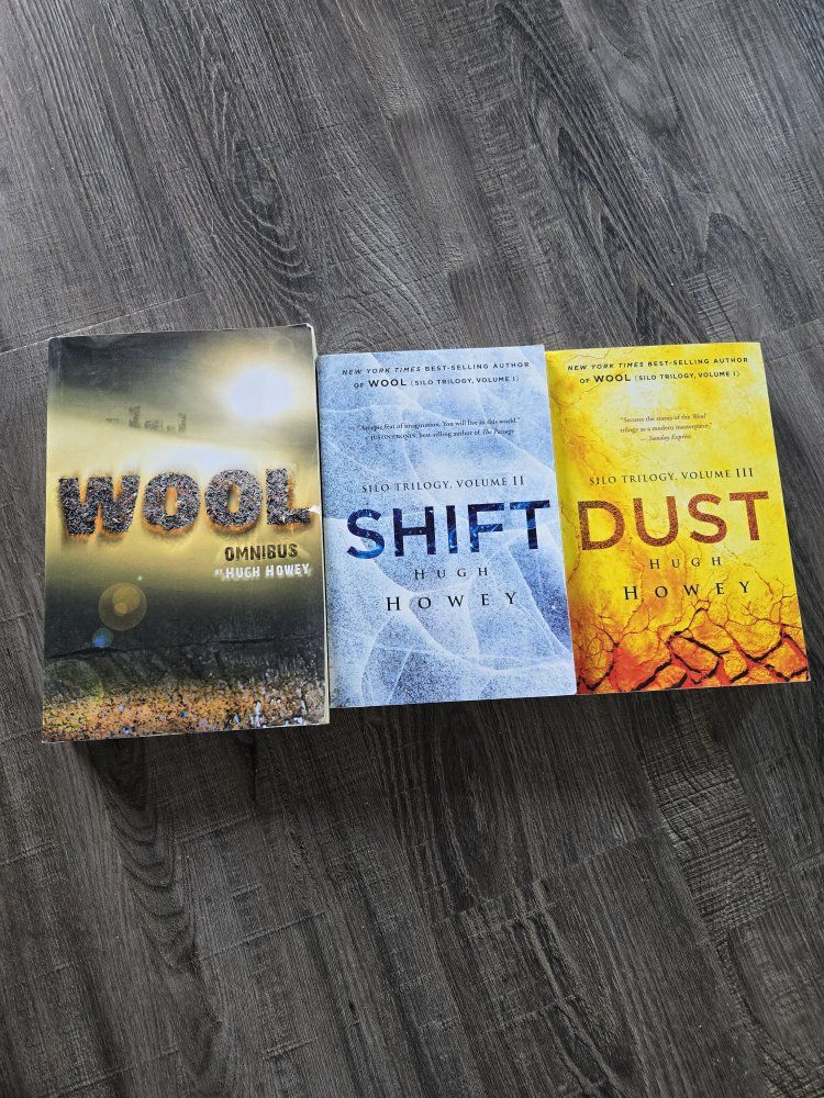 Hugh Howey Silo Trilogy Book Set: Wool, Shift, Dust