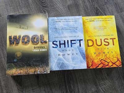 Hugh Howey Silo Trilogy Book Set: Wool, Shift, Dust