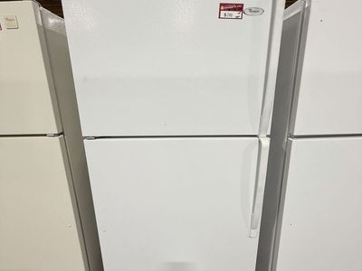 Nice Whirlpool White Top Freezer Refrigerator with Adjustable Shelves