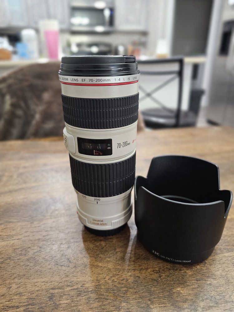 Canon EF 70-200mm f/4L IS USM lens
