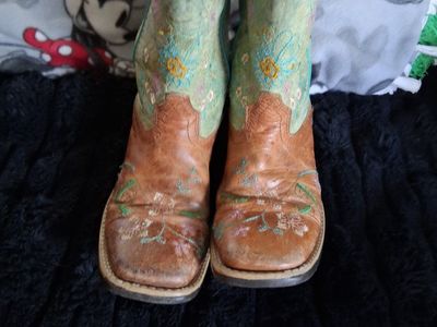 Smoky Girls' Size 3 Floral Embroidered Cowboy Boots