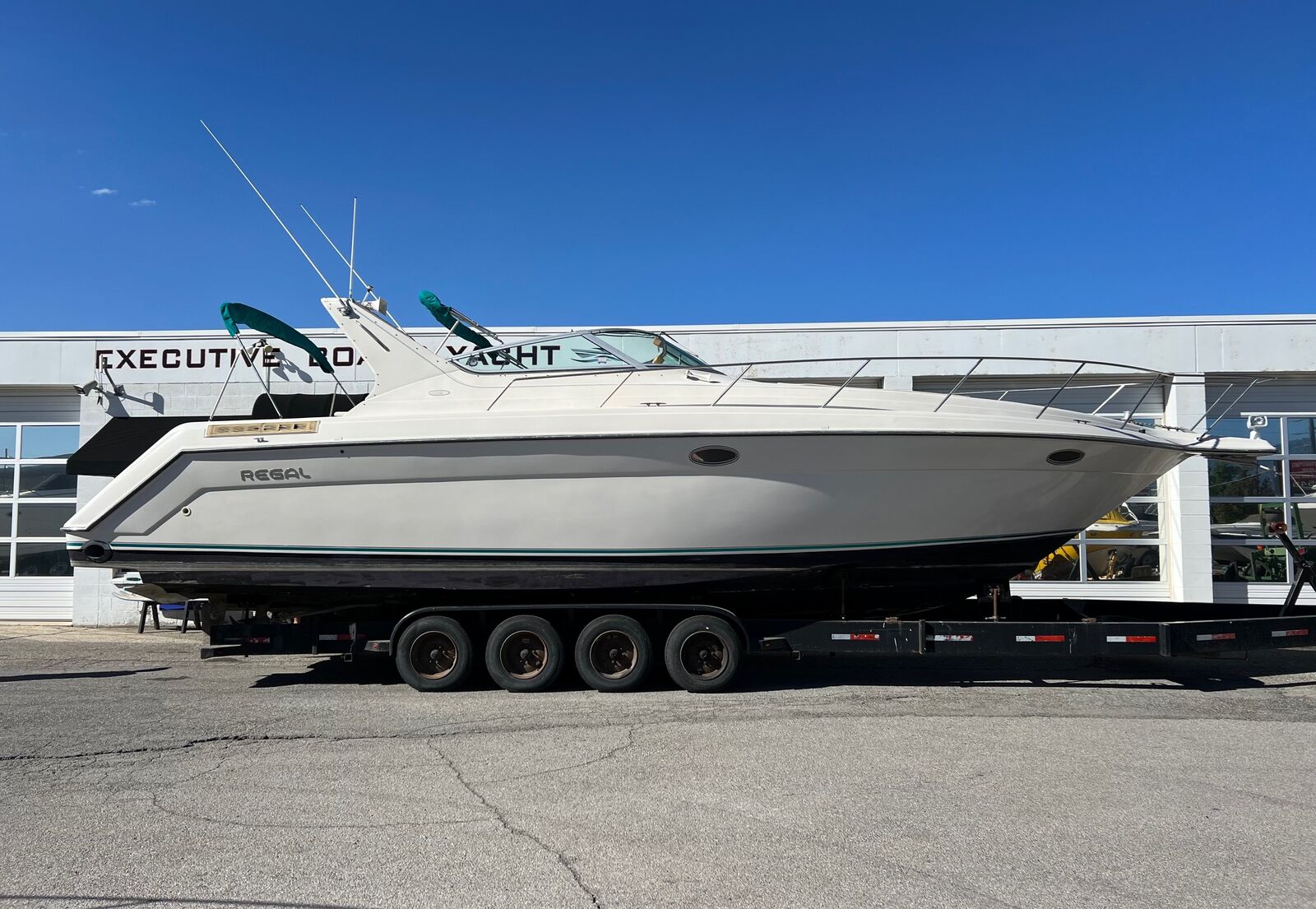 1995 40' Regal Commodore 402 Yacht