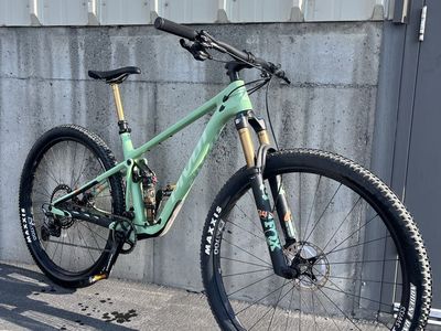 Pivot Mach 4 SL - Medium