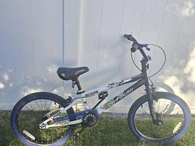 Kent Ambush FS20 BMX Freestyle Bike - Black/White with Blue Rims