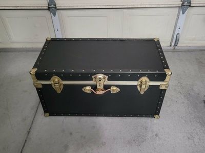 Vintage Rusty Storage Trunk – Black Steamer Chest with Metal Hardware – Vintage Blanket Box with Key included. Excellent Conditi