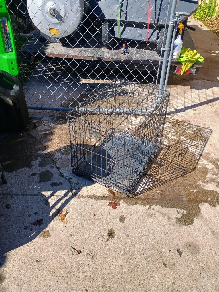 Medium pet crate