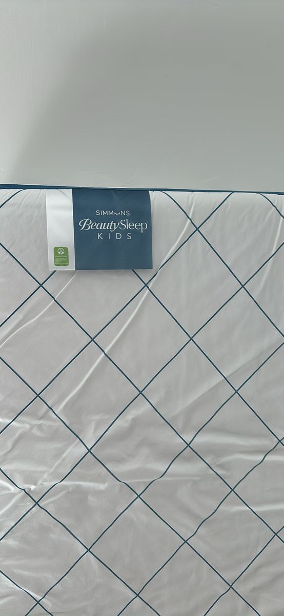 Cuna para bebé (Baby crib with mattress)