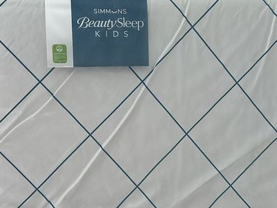 Cuna para bebé (Baby crib with mattress)