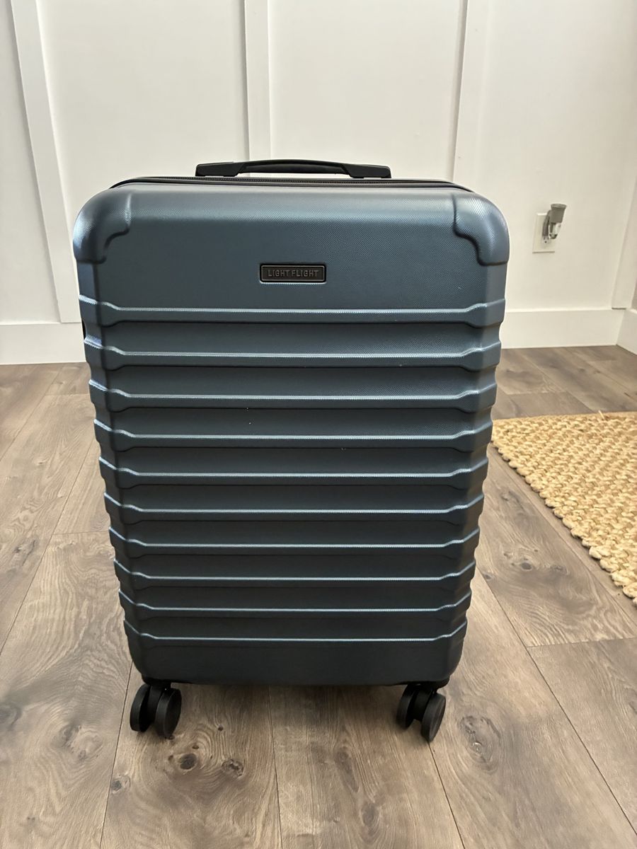 24 inch suitcase, never used  - have 2