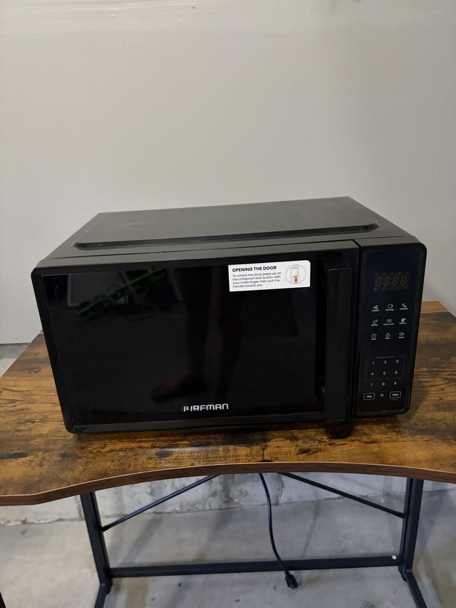 Huafan Black Countertop Microwave & Toaster Set - Excellent Condition