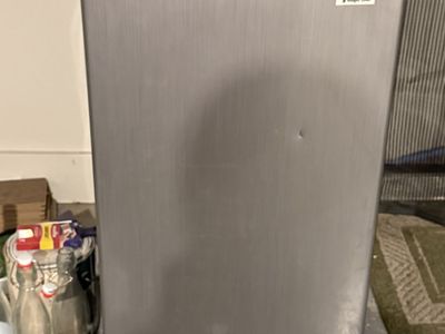 Minifridge, Missing One Foot