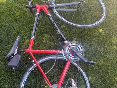 Jamis Ventura sport with shimano tiagra set 700 wheels straight feather weight 19” frame 105 and carbon needs the rear hanger