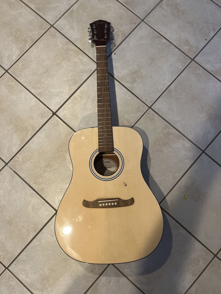 Fender Acoustic Guitar In Ok condition