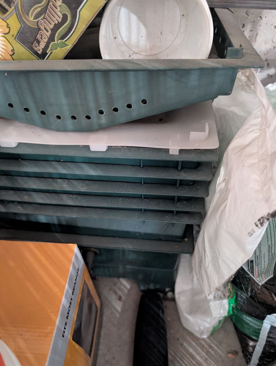 The Original VermiHut® Classic Model 5-Tray Worm Composter Bin – Indoor & Outdoor Vermicomposting System