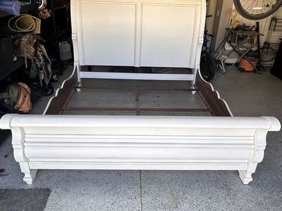 Solid wood sleigh bed