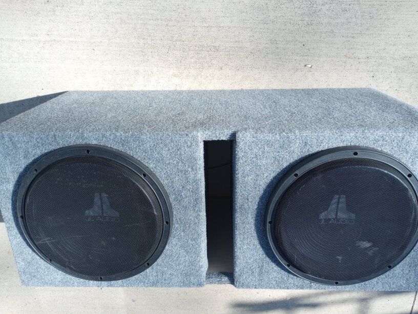 I build custom subwoofer boxeses