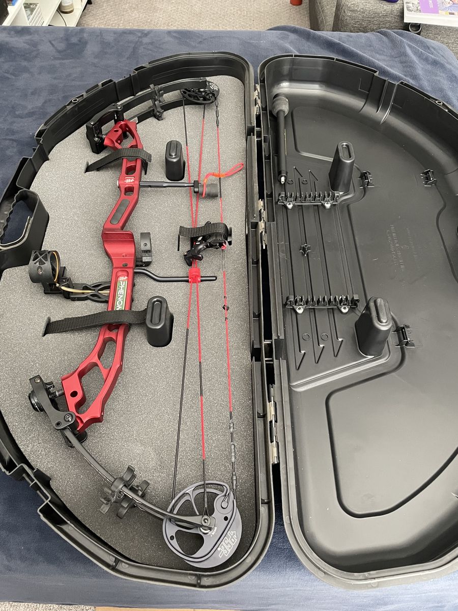PSE Phenom DC Red Compound Bow with Hard Case and Arrow tube