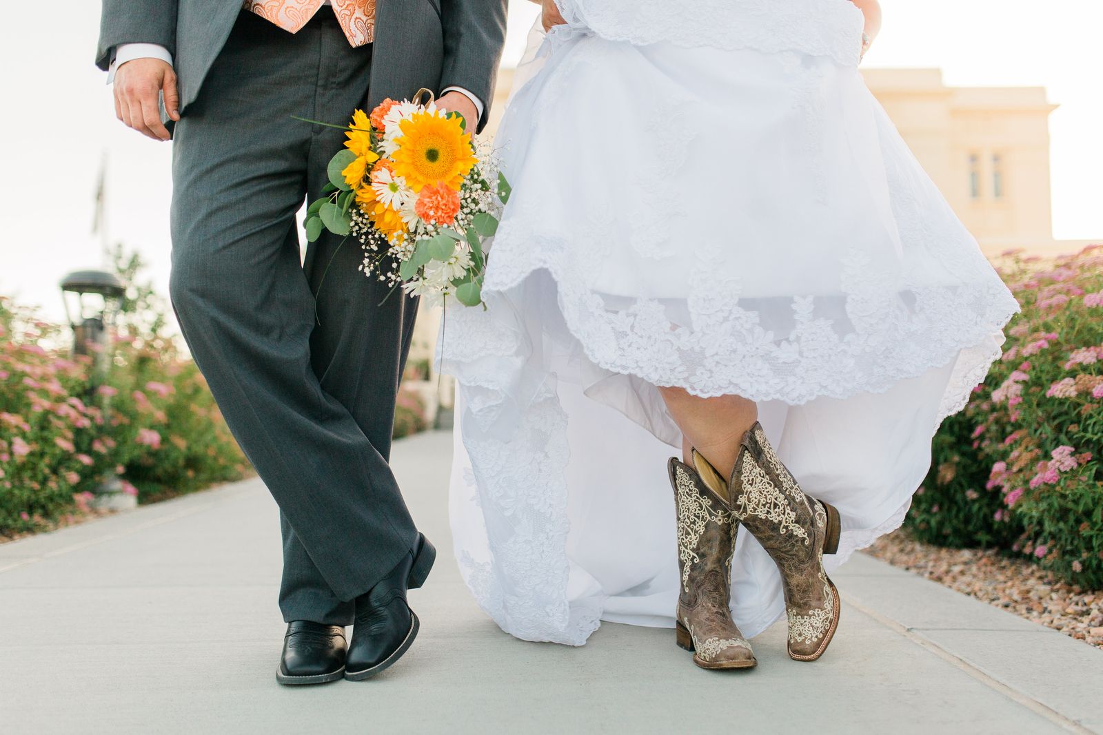 Country Chic Wedding Dress - Size 18
