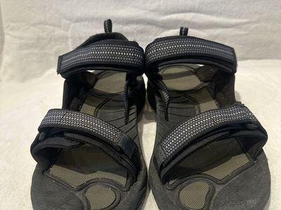 NAOT men’s size 9 Teva style sandals