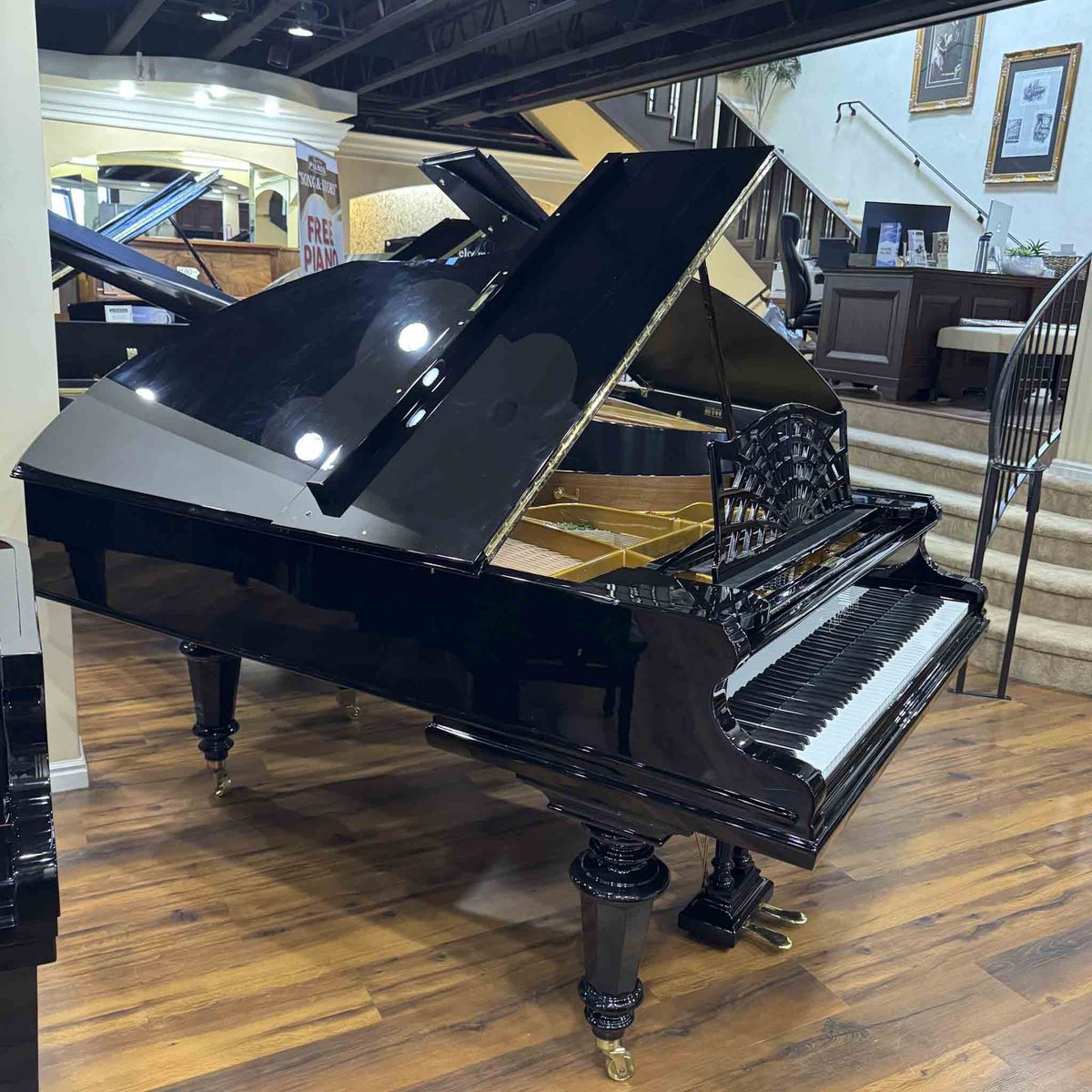 GORGEOUS LIKE-NEW GRAND PIANO