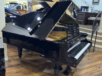 GORGEOUS LIKE-NEW GRAND PIANO