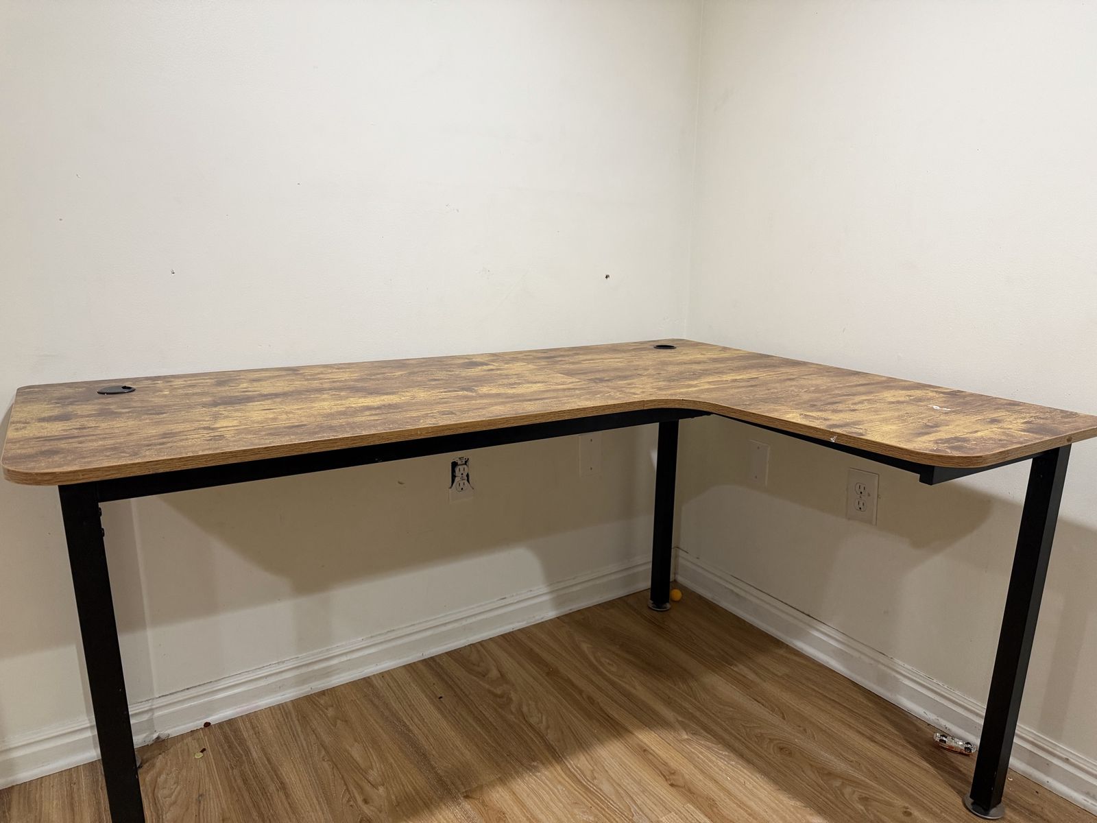 L-shaped corner desk