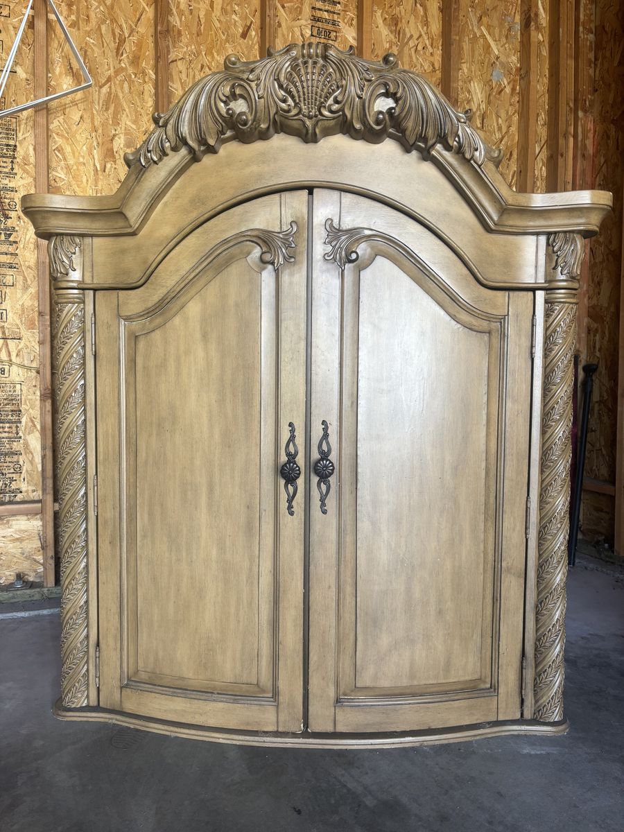 Child’s armor. Solid wood. Measures 5X5X2