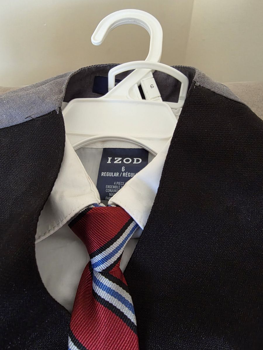 Boys suit, size 6, new-never warn, $20
