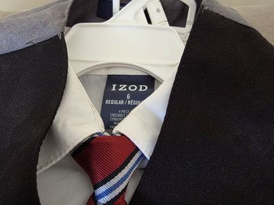 Boys suit, size 6, new-never warn, $20