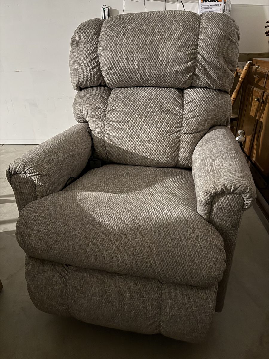 Power lift La-Z-boy recliner