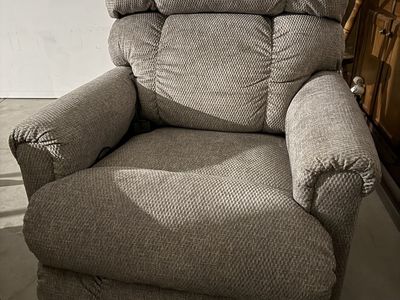 Power lift La-Z-boy recliner