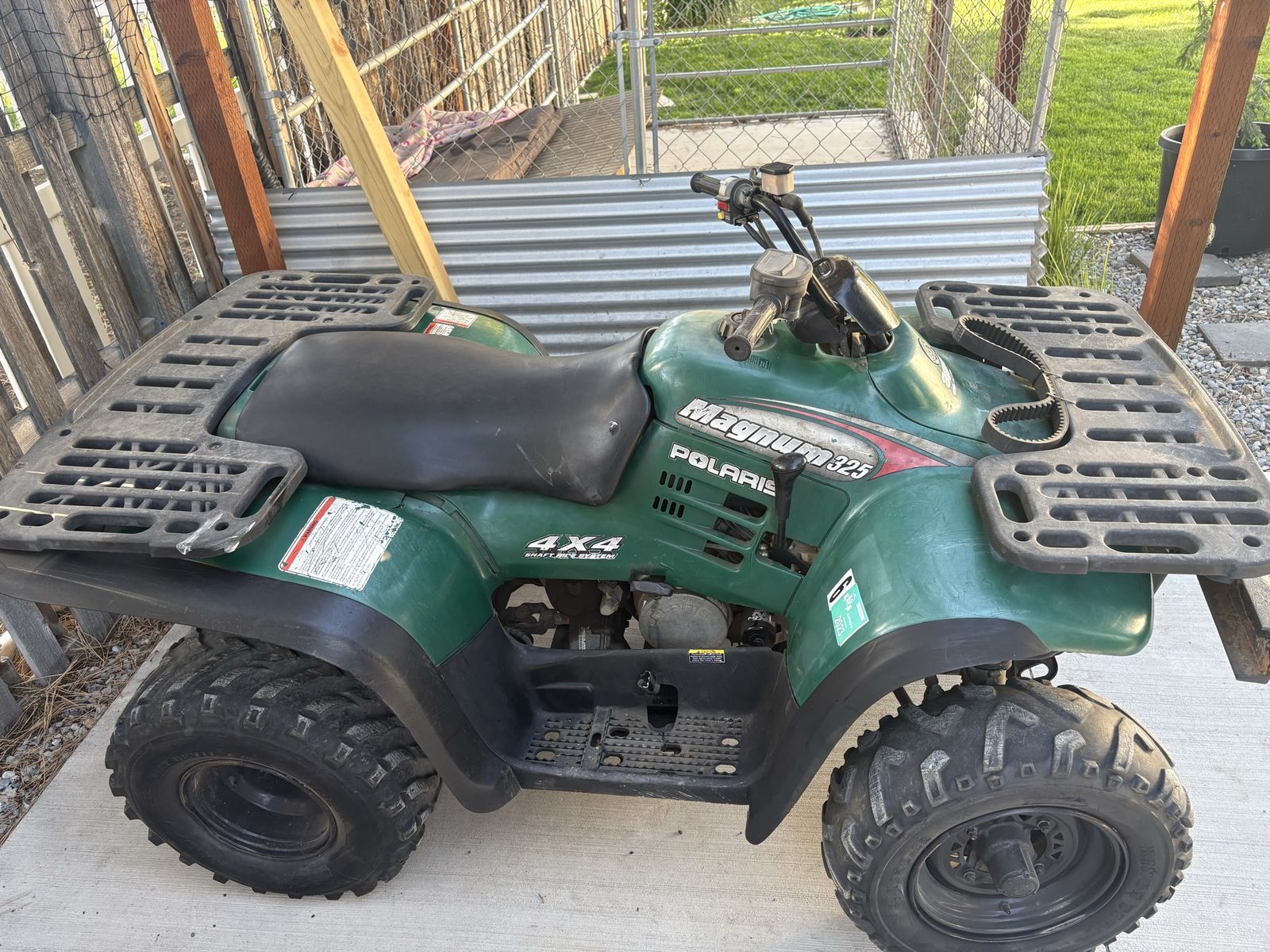 2000 Polaris Magnum 325 4 wheeler ATV(SALE PENDING)