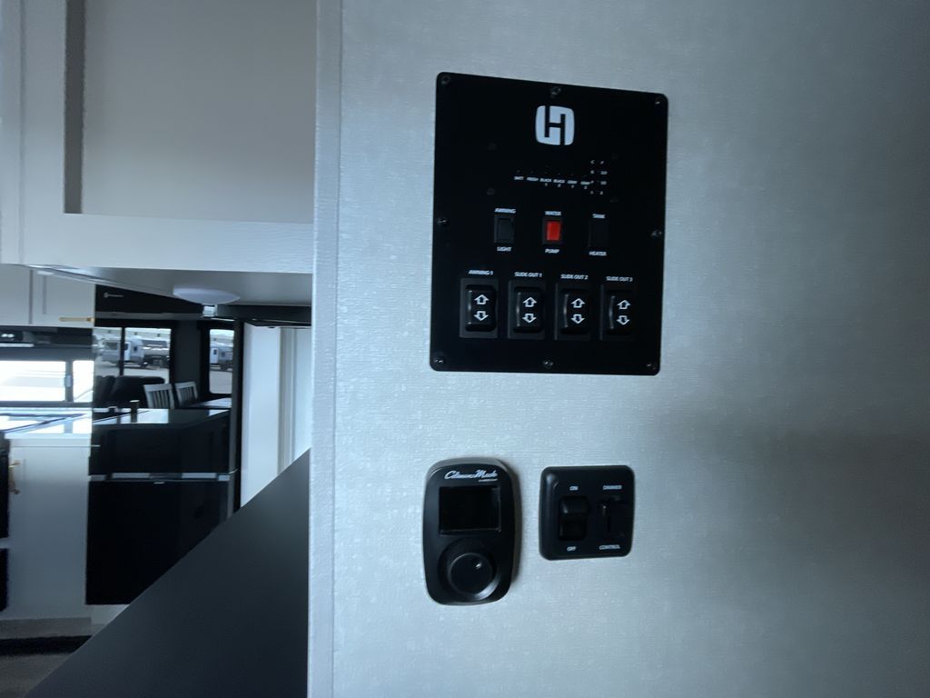 Main image 33