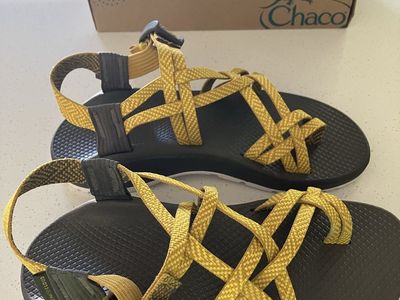 New Chaco Women's Z/Cloud X2 Sandals in Hermes Gold - Size 8 (Never Worn)