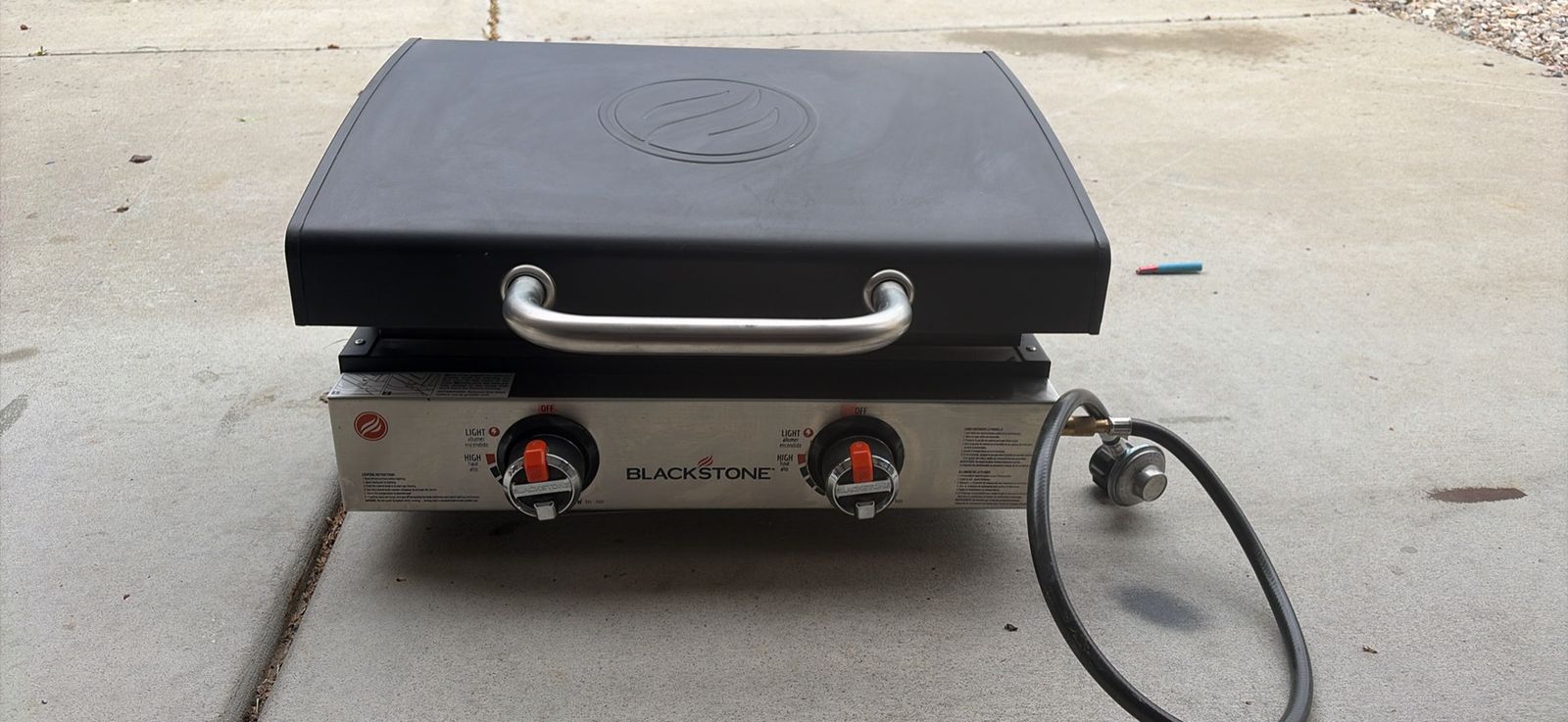 Blackstone 2-Burner 22" Griddle W/Hood Omnivore